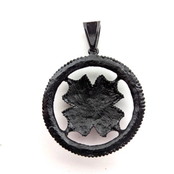 Stunning Black Metal Beaded Rhinestone Large Floral Open Goth Pendant - Picture 3 of 3